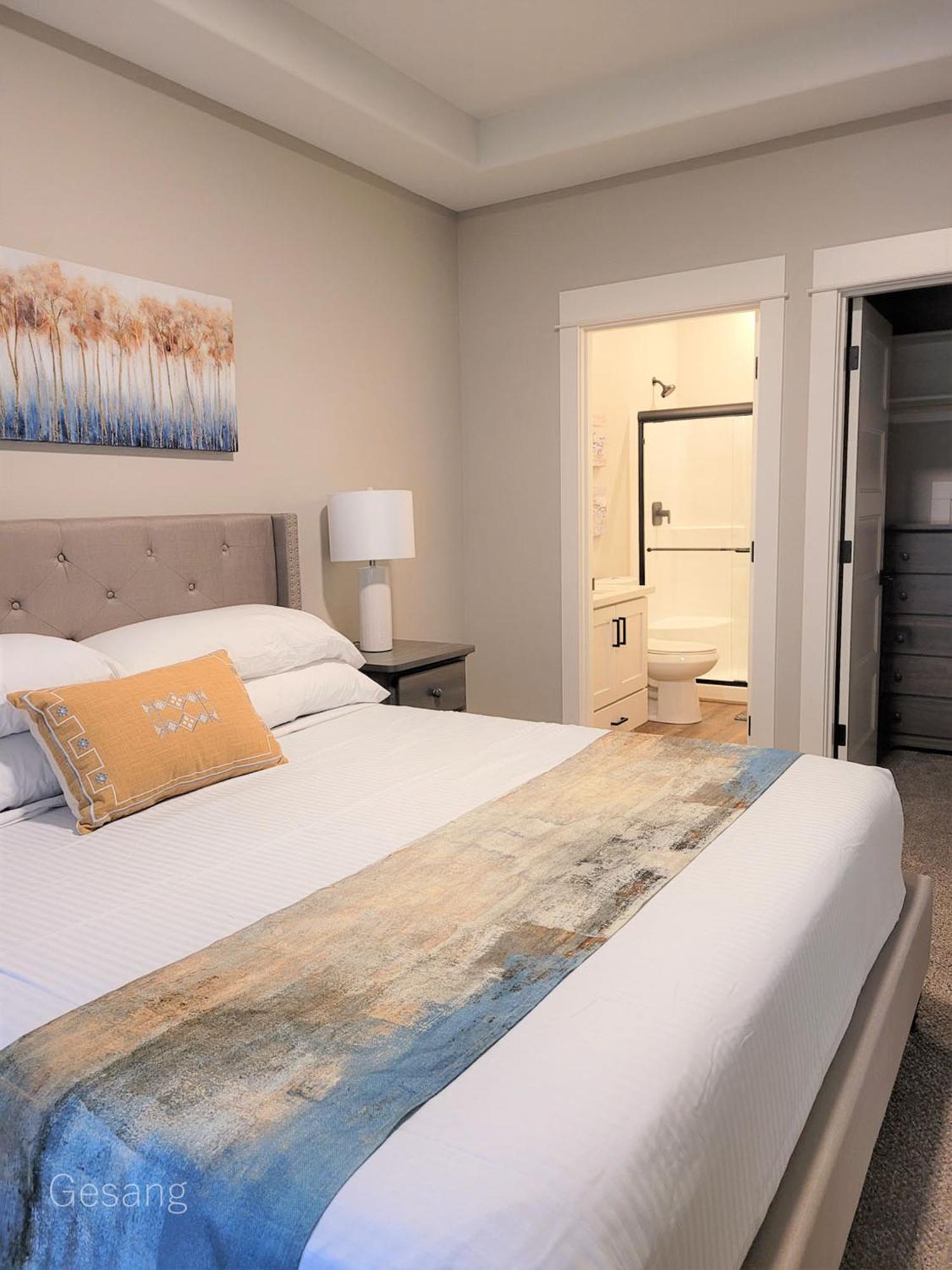 Octopus Lair, Walk To Beach, A/C, Shuffleboard, Dogsok Long Beach